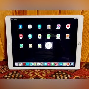 IPAD PRO GOLD WITH 128GB WIFI/CELLULAR.